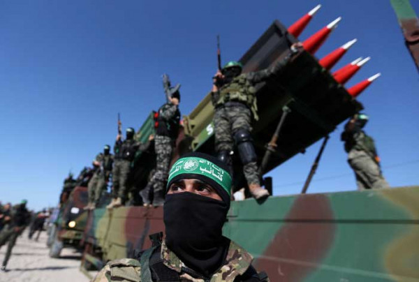 Ngoài Hamas, Iran cũng đang tài trợ và trang bị cho lực lượng vũ trang Hezbollah ở Lebanon, Houthis ở Yemen và lực lượng dân quân Shiite ở Iraq. Tổng số các tổ chức này đã lên tới 500.000 người và trang bị của họ ngày càng hiện đại, bao gồm đủ loại tên lửa và máy bay không người lái.