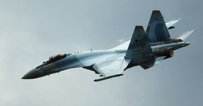 Theo Bộ Quốc phòng Nga, việc theo dõi và đánh chặn máy bay Ukraine trên mặt trận Donbass đã khiến các máy bay chiến đấu của Ukraine thậm chí không thể cất cánh từ sân bay căn cứ. Bởi bất kỳ mục tiêu trên không nào cố gắng cất cánh, sẽ ngay lập tức bị máy bay chiến đấu Su-35S của Nga phát hiện và tiêu diệt?