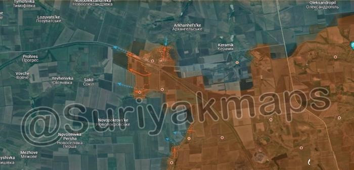Ngoài ra, Quân đội Ukraine đã xây dựng Ocheretino thành điểm trung chuyển, bảo đảm hậu cần cho Avdiivka từ trước khi cuộc xung đột Nga-Ukraine bùng nổ; do vậy hệ thống phòng thủ trong và ngoài thị trấn khá dày đặc. Các làng ngoại vi của Ocheretino đã được củng cố thành các cứ điểm phòng ngự từ xa, lấy Ocheretino làm trung tâm.