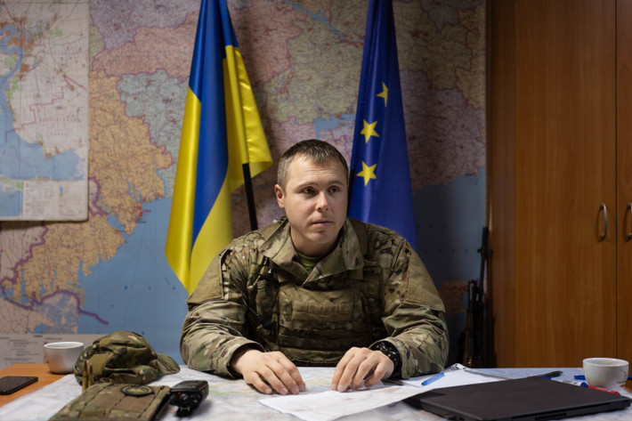Người kêu gọi điều tra vụ việc trên là ông Roman Kostenko, Thư ký Ủy ban Quốc hội Ukraine, phụ trách an ninh, quốc phòng và tình báo quốc gia. Luận điểm của ông xoay quanh khoảng thời gian cần thiết để tên lửa đạn đạo của Nga nhắm mục tiêu chính xác vào HIMARS.