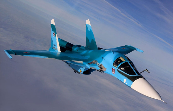 Mặc dù tình hình rất nghiêm trọng, nhưng các phi công của chiếc Su-34 xấu số đã quyết định không phóng dù, mà cố gắng hạ cánh máy bay một cách an toàn. Thật đáng kinh ngạc, họ đã hoàn thành được điều này và chiếc máy bay bị bắn hỏng hiện đang được lên lịch sửa chữa. Theo Fedorov, những phi công dũng cảm sau đó đã được vinh danh với “Huân chương Dũng cảm”.