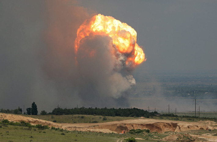 Hãng tin Ukrinform của Ukraine đưa tin, ba máy bay chiến đấu Su-27 của Nga bị hư hại; ngoài ra, hai tàu đổ bộ bị bắn trúng trực tiếp và các cuộc tấn công bằng UAV vào kho dầu ở Crimea đã gây ra những đám cháy lớn.