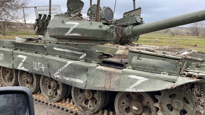 Có thể thấy, ví dụ tuyệt vời về việc xe tăng T-62M tiêu diệt cùng lúc 6 xe bọc thép của Ukraine, dù thực tế đã xảy ra cách đây 2 năm. Hiện tại, trên chiến trường Nga-Ukraine, có rất ít cảnh tăng đấu tăng giữa hai bên và cũng có rất ít cơ hội phục kích cả một đoàn xe.