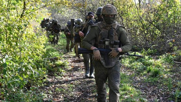 Giữa làn khói của chiến trường Nga-Ukraine, thành phần của các lực lượng tham chiến phức tạp hơn nhiều so với tưởng tượng. Theo thống kê, ngoài binh lính Nga và Ukraine, ít nhất 3.000 quân Ba Lan, hơn 1.200 quân Mỹ, hơn 1.100 quân Canada và gần một nghìn quân từ Anh, Pháp và Đức cũng tham gia vào cuộc xung đột này.