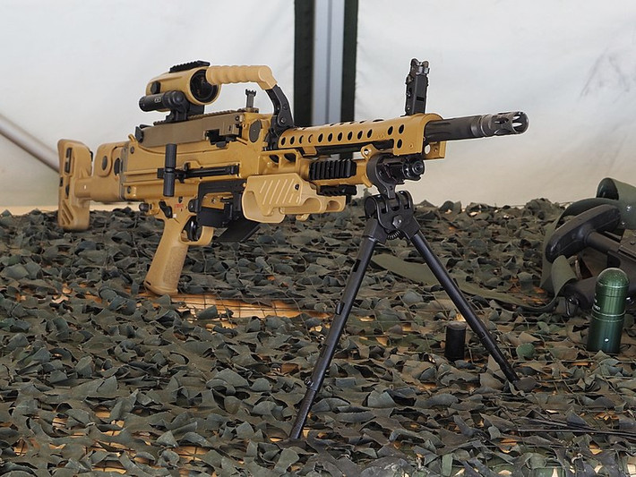 MG5 dùng đạn 7,62×51mm NATO do Công ty H&K của Đức sản xuất. Quá trình phát triển MG5 được bắt đầu ngay sau khi MG4 được giới thiệu, ra mắt với tên gọi H&K MG43 tại triển lãm thương mại MILIPOL 2001 ở Paris.
