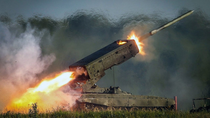 Quân đội Nga còn sử dụng pháo nhiệt áp hạng nặng TOS-1A Solntsepek, bắn bao trùm vào khu vực khu công nghiệp, khiến quân Ukraine không có cơ hội sống sót, ngay cả khi họ có nơi trú ẩn. Và với thực tế là những nơi trú ẩn này phần lớn đã bị bom hạng nặng của Nga phá hủy, nên cơ hội để quân Ukraine sống sót trong khu vực này là rất ít.