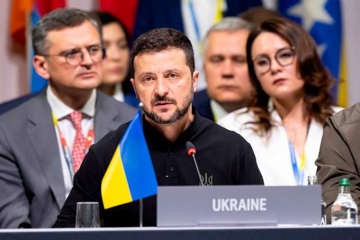 Trước đó Moscow nhấn mạnh, cánh cửa đàm phán luôn rộng mở nhưng Ukraine phải thể hiện sự chân thành trong đàm phán hòa bình và phải có nội dung mang tính xây dựng. Ông Lavrov trực tiếp nói rõ rằng, Mỹ, phương Tây và Ukraine không thể mong đợi sự nhượng bộ từ Nga và họ phải thể hiện sự chân thành nếu muốn đàm phán.