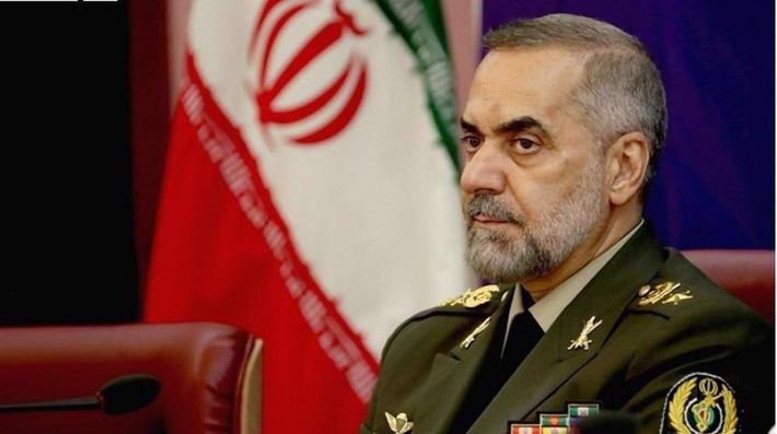 Bộ trưởng Quốc phòng Iran, Mohammad Reza Ashtiani, trong bài phát biểu của mình sau khi Iran phát động cuộc tấn công vào Israel, đã cảnh báo các cường quốc nước ngoài không nên tham gia vào cuộc xung đột, đặc biệt là Mỹ và Anh.