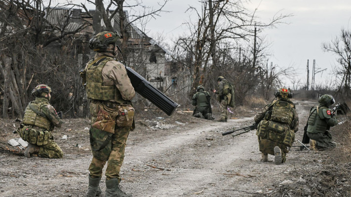 Việc đánh bật hoàn toàn quân Ukraine khỏi làng Orlovka đã hoàn thành vào sáng ngày 17/3. Tuy nhiên, do quân Nga phải đẩy lùi cuộc phản công của Ukraine và củng cố các vị trí vừa chiếm được, nên kết quả được công bố chính thức vào ngày 19/3.