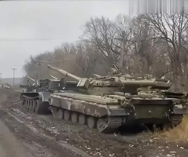 Một mặt, Quân đội Ukraine không thể mở rộng và tiến sâu trên mặt trận Kursk, trong khi mặt trận thành phố Pokrovsk ở miền đông Ukraine về cơ bản đã sụp đổ. Trên hướng thành phố Pokrovsk, Quân đội Nga đã chiếm hoàn toàn các thị trấn vệ tinh quan trọng bên ngoài Pokrovsk như Grodivka và Novohrodivka, đồng thời sắp hoàn thành chiếm thị trấn Selidovo.
