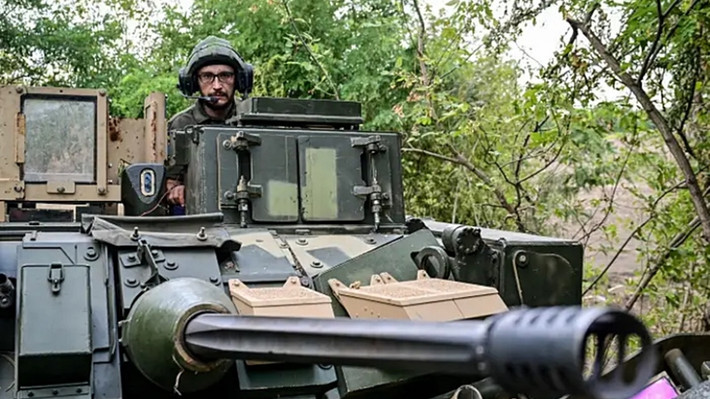 Nhiều lữ đoàn của Quân đội Ukraine tăng viện cho mặt trận Kharkov, không chỉ được rút ra từ lực lượng dự bị ở miền trung và miền tây đất nước, mà mà được rút ra từ lực lượng tinh nhuệ ở miền đông. Có thể nói, họ đang tiến lên quyết liệt và tinh thần lên cao, bất chấp hỏa lực quân Nga vẫn ào ạt trút xuống.