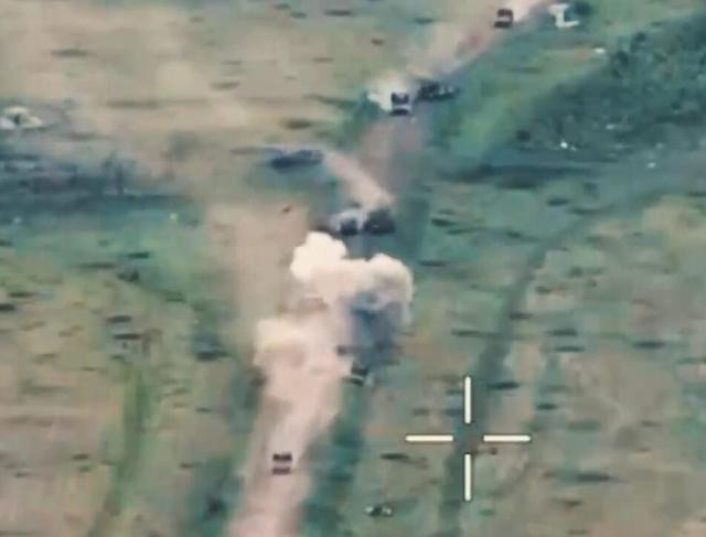 Quân đội Ukraine muốn phản công, nhưng lực lượng tiếp viện hậu cần của họ đã lọt vào tầm tấn công của UAV tự sát Lancet của Nga. Và đó là một đội quân đang vội vã tiến về phía bắc, khi họ bộc lộ hoàn toàn ngoài công sự che chắn.