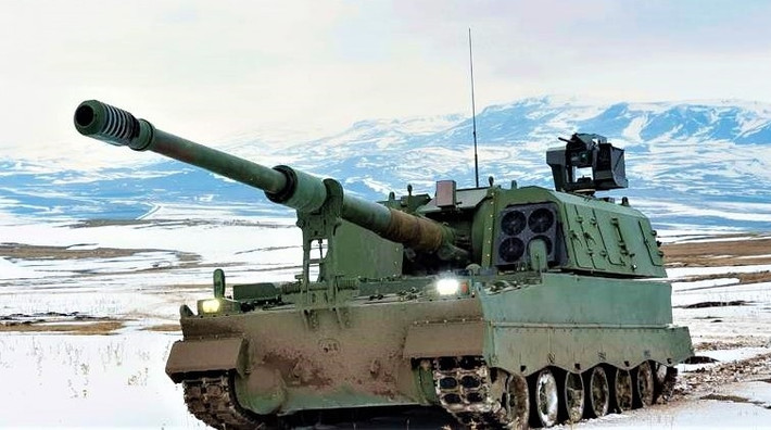 Pháo tự hành T-155 Firtina được Thổ Nhĩ Kỳ phát triển dựa trên pháo tự hành K9 Thunder của Hàn Quốc. Ban đầu được tạo ra để phục vụ nhu cầu của Quân đội Thổ Nhĩ Kỳ, loại pháo này sau đó xuất khẩu, bao gồm cả cung cấp cho Azerbaijan.