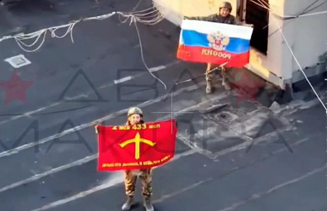 Trong những ngày qua, bước tiến của Quân đội Nga trên chiến trường Ukraine đã tăng tốc đáng kể; Moscow tuyên bố đã chiếm được 7 thành phố, thị trấn của Ukraine chỉ trong một tuần. Chuỗi chiến thắng này đã thu hút sự chú ý rộng rãi, khiến mọi người không khỏi thắc mắc, làm thế nào mà Quân đội Nga lại có được chiến thắng áp đảo như vậy?