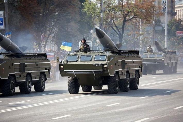 OTR-21 Tochka (NATO định danh là SS-21 Scarab) là tên lửa đạn đạo tầm ngắn, được Liên Xô phát triển, nhằm thay thế dòng tên lửa FROG-7B đã cũ.