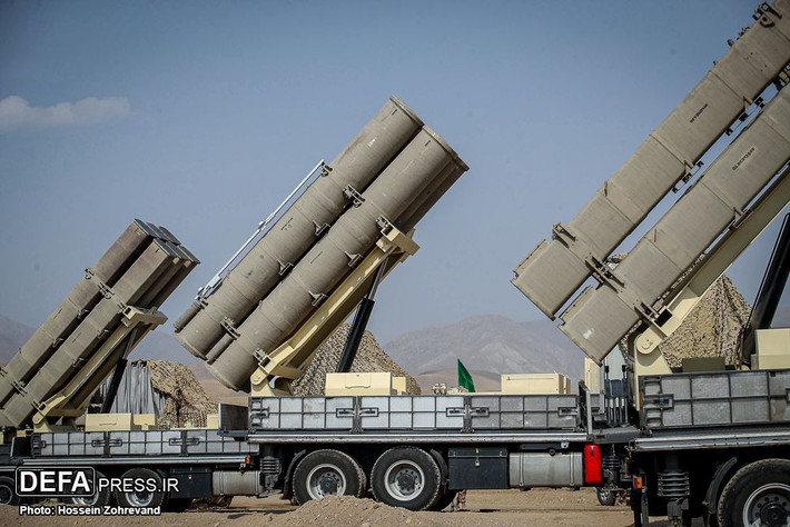 Phương pháp phóng của tên lửa Fath-110 tương tự như bệ phóng tên lửa HIMARS do Mỹ sản xuất. Trên thực tế, tên lửa dẫn đường quán tính + GPS như ATACMS, được phóng đi từ bệ phóng tên lửa HIMARS cũng tương tự như tên lửa đạn đạo Fath-360 về kích thước và phương pháp dẫn đường. Tuy nhiên tầm bắn của tên lửa ATACMS xa hơn.