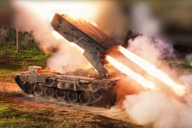 Ngoài ra, để ngăn quân Ukraine tập trung lực lượng tấn công ở hướng Liptsy, quân Nga sử dụng không quân chiến thuật, pháo binh, pháo nhiệt áp TOS-1A tấn công hỏa lực vào các khu vực tập trung của Ukraine. Theo thông tin, quân Ukraine ở đây có nhiều tân binh, mới chỉ được huấn luyện sơ qua và có cả các cựu tù nhân.