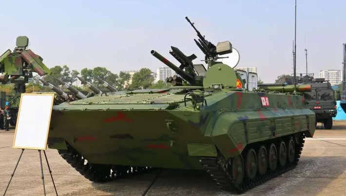 Tại Triển lãm Quốc phòng quốc tế Việt Nam 2024 (Vietnam International Defence Expo 2024 – VDE 2024), Việt Nam đã giới thiệu hàng loạt vũ khí mới do Việt Nam tự phát triển hoặc cải tiến từ những mẫu vũ khí cũ có sẵn trong biên chế, trong đó có nhiều vũ khí lục quân.