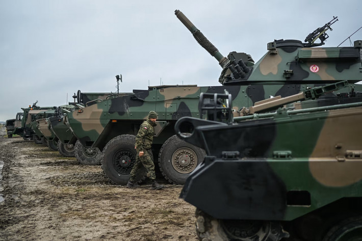 Mặt khác, xung đột giữa Nga và Ukraine trên thực tế đã bùng phát, đã đưa NATO thoát khỏi tình trạng "chết lâm sàng"; đặc biệt khiến năng lực sản xuất quân sự và chi tiêu quốc phòng của phương Tây đã tăng lên đáng kể trong hai năm qua, và có vẻ như xu hướng này sẽ còn tiếp tục trong thời gian dài.