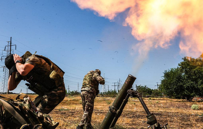 Tuy nhiên, Quân đội Ukraine đã không ngồi yên chờ chết; họ đã thiết lập thành công tuyến phòng thủ chặt chẽ nhiều tầng, dựa vào địa hình xung quanh và hệ thống phòng thủ của Nga được xây dựng ở Kursk từ trước.