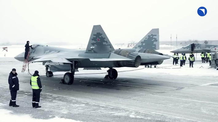 Nhưng trong bối cảnh cuộc xung đột Nga-Ukraine chưa có dấu hiệu chấm dứt, thì Không quân Nga chắc chắn đẩy mạnh nhiệm vụ huấn luyện, cắt ngắn thời gian xây dựng quy trình. Cùng với việc tăng số lượng Su-57 vừa qua, chắc chắn là phi đội Su-57 của Nga đã sẵn sàng có thể chiến đấu.