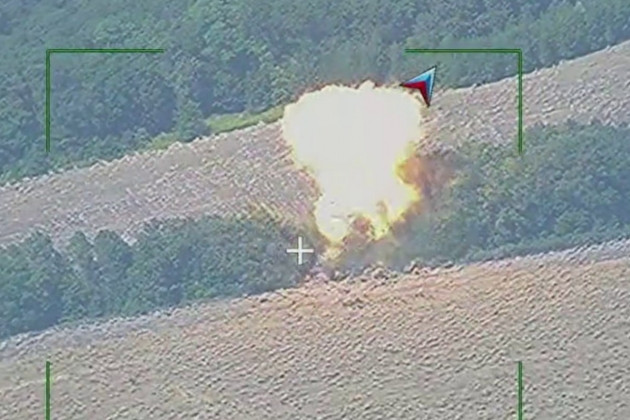 Hãng tin Sputnik của Nga đưa tin, Quân đội Nga lần đầu tiên phát hiện các bệ phóng tên lửa HIMARS của Quân đội Ukraine, hoạt động ở biên giới tỉnh Sumy. Chính những bệ phóng tên lửa HIMARS của Quân đội Ukraine đã tập kích các mục tiêu ở biên giới Nga bằng đạn chùm.