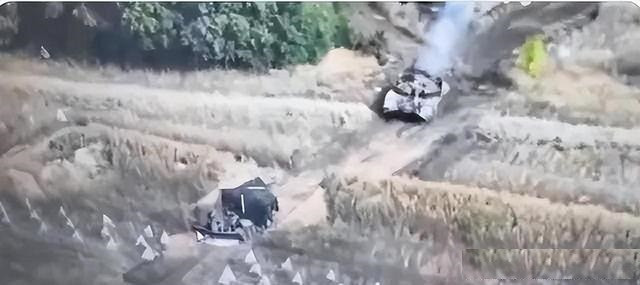 Tuy nhiên Quân đội Ukraine dĩ nhiên cũng không dễ dàng bỏ cuộc, vì họ đã đầu tư quá nhiều vào mặt trận này. Sau những thất bại trước cuộc phản công của Nga, quân Ukraine củng cố lại, tung thêm lực lượng tiếp viện, khiến tốc độ phản công của quân Nga dừng lại.