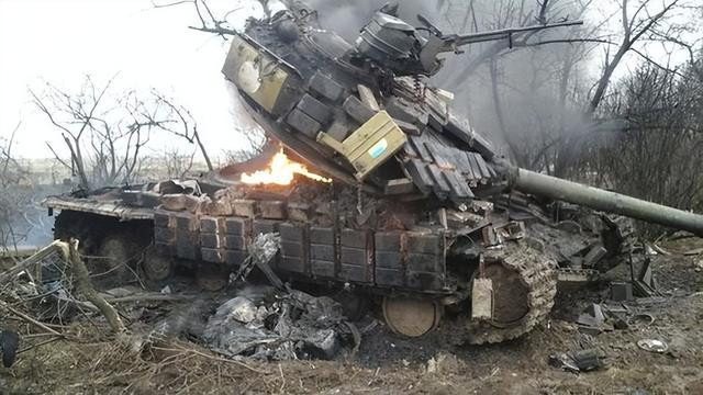 Việc Quân đội Ukraine ngày càng có nhiều hành động khiêu khích, bằng các hoạt động tấn công nhỏ lẻ, không chỉ là phép thử sự kiên nhẫn của Quân đội Nga, mà còn là chiến lược nhằm dụ quân Nga tấn công, tìm kiếm cơ hội đột phá vào tuyến phòng ngự của quân Nga. Mặt khác, quân Nga vẫn ở thế phòng thủ, chờ cơ hội tốt nhất để phản công.