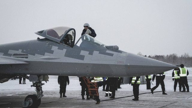 Điều thuận lợi cho Nga chính là trong điều kiện khó khăn, số lượng Su-57 của họ lại tăng gấp đôi hàng năm sẽ giúp Không quân Nga thể sử dụng Su-57 trong nhiều nhiệm vụ và điều này chắc chắn sẽ gây bất lợi lớn cho Ukraine.