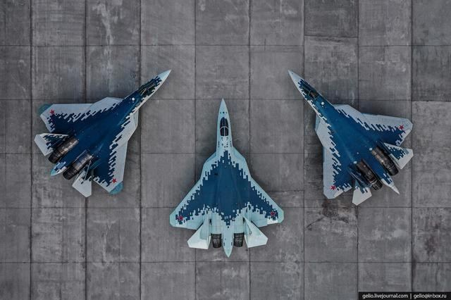 Theo một số thông tin, Không quân Nga cũng sử dụng các tiêm kích Su-57 này để săn lùng máy bay của Không quân Ukraine và số lượng Su-57 thực tế của Không quân Nga hiện chỉ có khoảng 15 chiếc. Đặc biệt là số lượng Su-57 bàn giao trong năm 2023 tăng gấp đôi so với năm 2022.