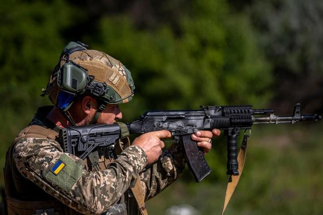 Hiện Quân đội Ukraine có 2 cách huy động quân, thứ nhất là trực tiếp huy động lực lượng dự bị. Để ổn định tuyến phòng thủ thành phố Pokrovsk, Quân đội Ukraine đã điều động Lữ đoàn bộ binh cơ giới số 151 từ lực lượng dự bị chiến lược. Ngoài ra họ cũng đã điều Lữ đoàn Chasseur số 152, vừa trở về từ chiến trường Kursk.