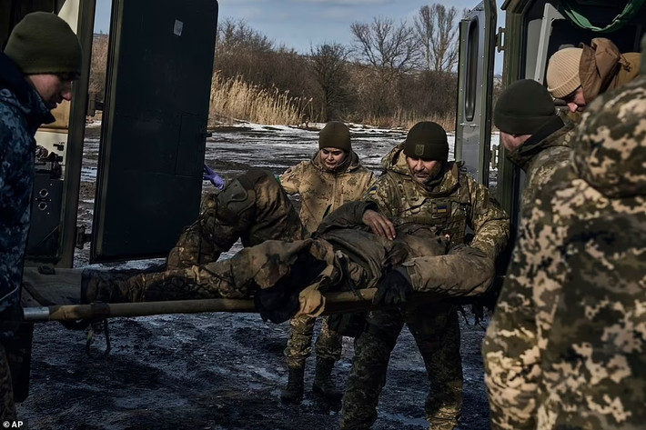 Mới đây, hai thị trấn lớn của Quân đội Ukraine ở mặt trận nam Donetsk là Selidovo và Gornyak đã bị Quân đội Nga tràn ngập. 4 lữ đoàn quân Ukraine phòng thủ tại đây, với quân số khoảng 10.000 quân đã bị đánh bại và nhanh chóng rút lui.