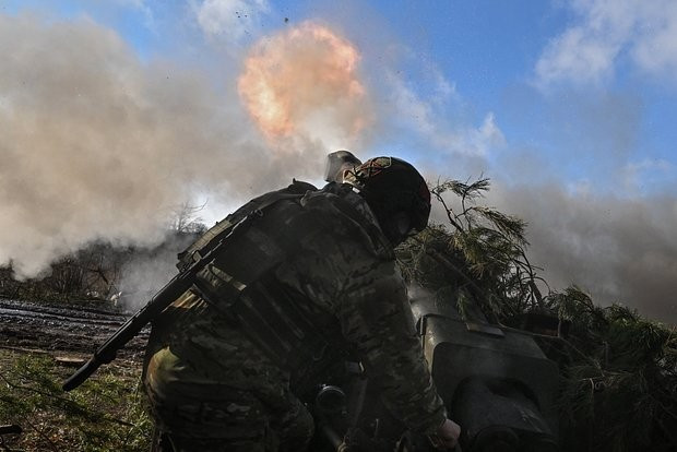 Đối với Quân đội Ukraine ở Pokrovsk và các khu vực phụ cận, nhất là ở tuyến phòng thủ Kurakhove, an ninh của tuyến hậu cần là chìa khóa để duy trì hiệu quả chiến đấu. Tuy nhiên, trước áp lực dồn dập của Quân đội Nga, các tuyến tiếp tế hậu cần của Quân đội Ukraine đã bị đe dọa nghiêm trọng.