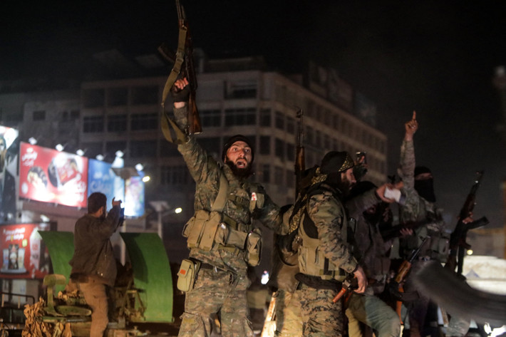 Thủ tướng Syria Mohammed Ghazi al-Jalali, người vẫn ở Damascus, nói rằng vấn đề về sự hiện diện của Quân đội Nga tại nước cộng hòa sẽ được chính quyền mới giải quyết. Nhưng hiện tại vẫn chưa rõ ai sẽ nắm quyền lãnh đạo nền cộng hòa mới của Syria?