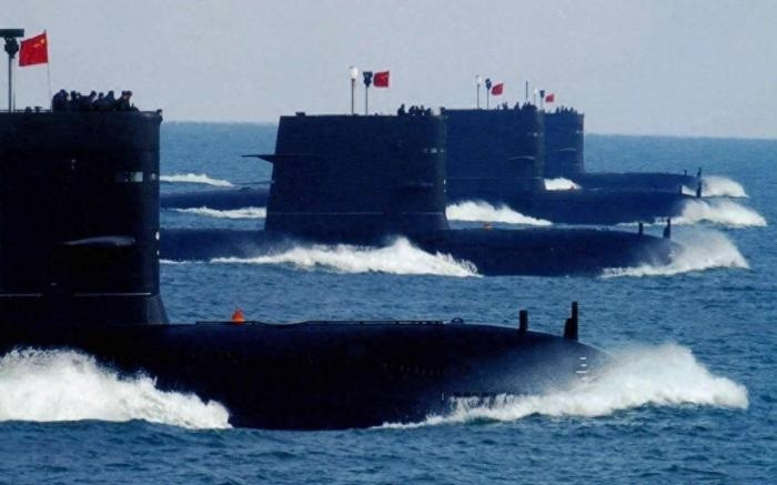 Xét đến việc chi tiêu quân sự hàng năm của Thái Lan tương đối hạn chế, thì phương pháp cập nhật trang bị “từng phần” này là điều dễ hiểu. Năm 2017, Thái Lan ký thỏa thuận mua chiếc tàu ngầm đầu tiên của Trung Quốc với giá 13,5 tỉ baht (hơn 373 triệu USD) và còn tính mua thêm 2 chiếc nữa trị giá 22,5 tỉ baht (hơn 622 triệu USD).
