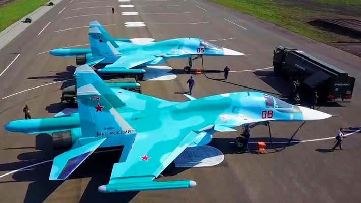 Máy bay tiêm kích bom Su-34HBO đã trải qua quá trình hiện đại hóa đáng kể, từ những kinh nghiệm chiến đấu ở chiến trường Ukraine, để tăng cường hiệu quả chiến đấu. Quan trọng nhất là việc tích hợp các hệ thống radar và quang điện tiên tiến giúp tăng cường độ chính xác khi nhắm mục tiêu.
