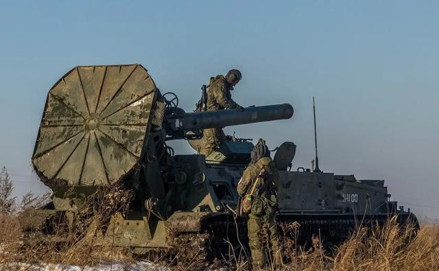 Nhưng hiện tại, ngay cả các đòn phản công chiến thuật của Quân đội Ukraine cũng ngày càng yếu đi, trong khi khả năng tấn công của Quân đội Nga ngày càng mạnh hơn và tốc độ tiến quân đang dần tăng tốc.