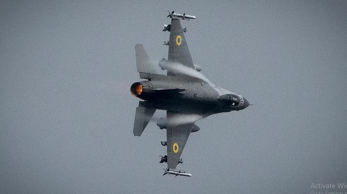 Sau khi chiếc máy bay chiến đấu F-16 của Ukraine vừa mới nhận được từ phương Tây bị rơi, nhưng chưa rõ nguyên nhân, Tướng Mykola Oleshchuk, Tư lệnh Không quân Ukraine đã bị cách chức. Mỹ cho rằng đó là lỗi của con người, nhưng Quân đội Ukraine không tin vụ tai nạn là do lỗi của phi công?