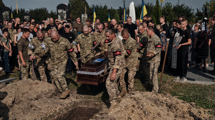 Điều này cũng đúng với Không quân Ukraine, Bezuglaya thậm chí còn cho biết, đây là "lần thứ ba" máy bay và phi công Ukraine bị hệ thống phòng không Ukraine bắn hạ. Hai vụ nổ súng vô tình trước đó không liên quan gì đến F-16, nhưng cũng đã chính thức bị đổ lỗi cho người Nga.