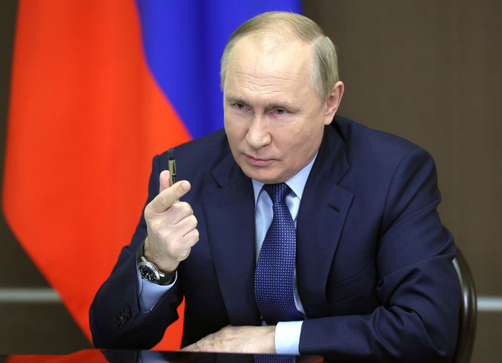Tổng thống Putin nói rằng, Nga phải chuẩn bị cho mọi diễn biến của tình hình và các Lực lượng Vũ trang Nga phải cung cấp khả năng phòng thủ đáng tin cậy cho chủ quyền và lợi ích quốc gia của Nga, đồng thời đẩy lùi các hoạt động thù địch quân sự có thể được phát động từ bất kỳ hướng nào, bao gồm cả các hoạt động quân sự trên biển.