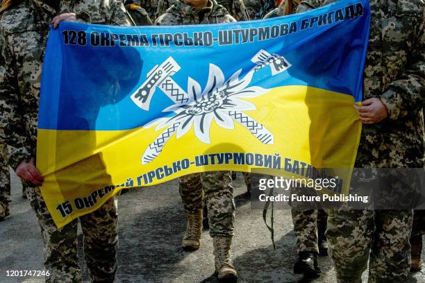 Theo phân tích của trang tin Military Land, Lữ đoàn sơn cước độc lập số 128 của Quân đội Ukraine là đơn vị có bề dày thành tích trong chiến đấu; ngày 3/11/2023, đơn vị tổ chức lễ trao thưởng, nhân kỷ niệm ngày truyền thống của lực lượng pháo binh. Địa điểm được tổ chức tại làng Dimitrove, cách chiến tuyến 20 km.