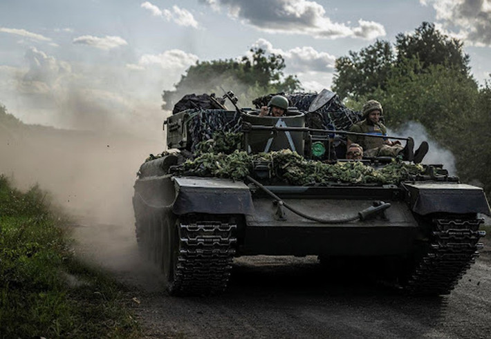 Lực lượng chiến đấu Ukraine được tăng cường cho mặt trận Kursk, chủ yếu đến từ chiến trường Donbass, bao gồm các lữ đoàn 21, 47 và 116 và đều là các đơn vị tinh nhuệ do NATO huấn luyện. Với việc bổ sung 6 lữ đoàn chiến đấu mới này, Quân đội Ukraine đã lấy lại sức mạnh trên mặt trận Kursk, thậm chí đã đạt đến trạng thái đỉnh cao, giống như khi họ bắt đầu trận chiến Kursk.