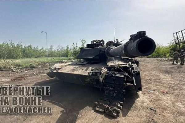 Một nguồn tin giấu tên khác đã chứng thực những tuyên bố này, nói rằng “cuộc chiến bằng máy bay không người lái của Nga đã khiến xe tăng Abrams (và cả các loại xe bọc thép khác) gặp khó khăn trong việc duy trì hoạt động mà không bị phát hiện hoặc bị tấn công”.