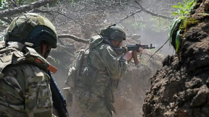 Do vậy, khả năng chỉ huy Quân đội Ukraine không đưa thêm lực lượng dự bị chiến lược theo hướng này để tránh mất thêm quân. Trong khi Cụm Vostok đang tích cực hình thành một vòng vây lớn đối với cụm quân Ukraine ở phía nam Kurakhove. Các nguồn thông tin của Ukraine đã ghi nhận bước tiến của Quân đội Nga ở sườn phía bắc của vòng vây.