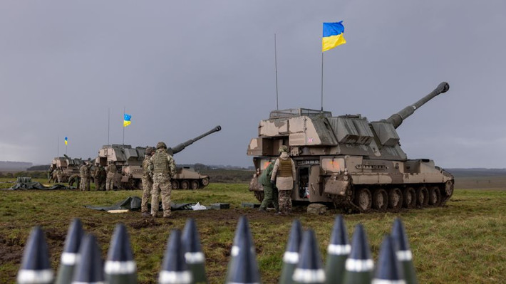 Nếu so sánh, việc sản xuất pháo binh của Anh có vẻ đã sa sút. Tuy nhiên, nhờ xung đột Nga-Ukraine, mà ngành sản xuất pháo của Anh cũng đang hồi sinh. Tập đoàn thép Sheffield, có lịch sử hơn 200 năm, tuyên bố sẽ tiếp tục sản xuất khung gầm cho pháo L119 và pháo AS-90. Gã khổng lồ sản xuất đúc và rèn thép tinh luyện đẳng cấp thế giới này, đã tăng cường đầu tư trở lại trong ngành công nghiệp quốc phòng.