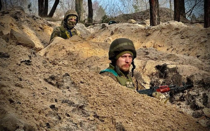 Trước đó, Ilya Yevlash, người phát ngôn của nhóm quân “phía Đông” của Lực lượng Vũ trang Ukraine, nói rằng, quân Nga đang gia tăng áp lực về hướng Chasov Yar, và giao tranh đã diễn ra tại các làng Ivanovskoye và Bogdanovka.