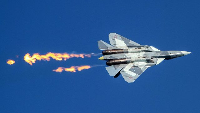 Một trong những điểm mạnh chính của Su-57 là công nghệ tàng hình, giúp giảm đáng kể tín hiệu radar. Các radar của MIM-23 Hawk, được thiết kế cho các thế hệ máy bay cũ có tiết diện radar lớn hơn, nên gặp khó khăn trong việc phát hiện và theo dõi Su-57 ở khoảng cách xa.