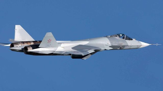 Hơn nữa, Su-57 được trang bị tên lửa không đối đất tiên tiến như Kh-59, có thể phóng từ khoảng cách xa hơn nhiều, so với tầm bắn của tên lửa Hawk. Tên lửa Kh-59 có tầm bắn lên tới 290 km và bay ở độ cao thấp với độ chính xác cao, khiến MIM-23 Hawk trở nên dễ bị tấn công, vì nó không được thiết kế để đánh chặn các tên lửa bay thấp, tốc độ cao như vậy.