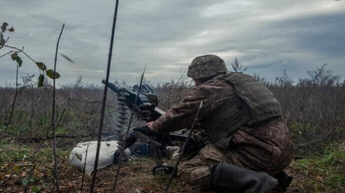 Quân Ukraine không còn tiếp tục bố trí quân tại các điểm, tuyến đường đã được quân Nga dự đoán như trước; hơn nữa hỏa lực pháo binh tấn công theo chiều sâu của quân Ukraine tại đây cũng bị suy yếu đi rất nhiều, do số pháo này phần lớn được chuyển ra chiến trường chính.