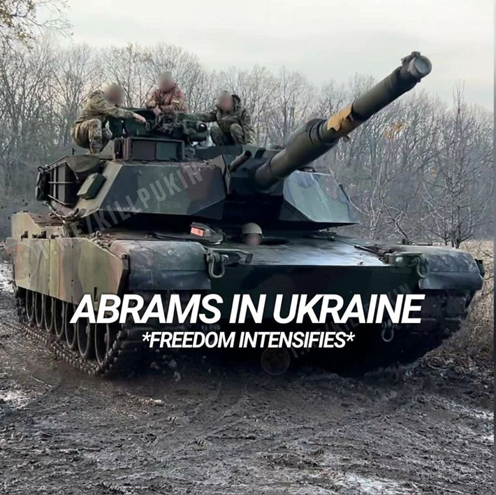 Điều đáng quan tâm là xe tăng M1A1 được Quân đội Ukraine sử dụng lần này không phải là bản thiếu để xuất khẩu, mà là mẫu xe hiện đang được Quân đội Mỹ sử dụng, cũng là phiên bản mới nhất của dòng M1A1 (SA). Điều này khiến cho truyền thông phương Tây “tắt điện”.
